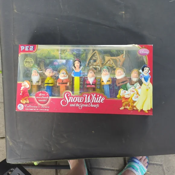 Snow White and the Seven Dwarfs Pez Collectors Set - Picture 1 of 3